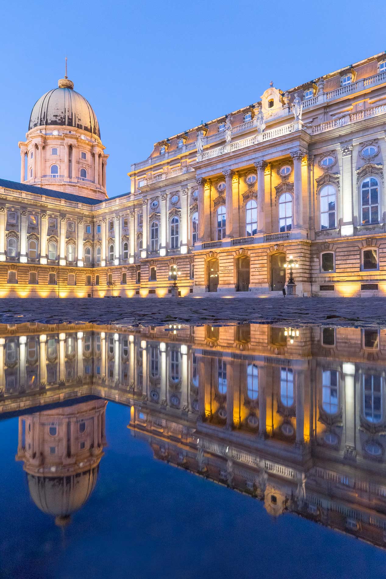 photography_atthary_budapest_reflection_29